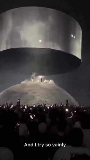 Канье Уэст спел на концерте "Седую ночь"