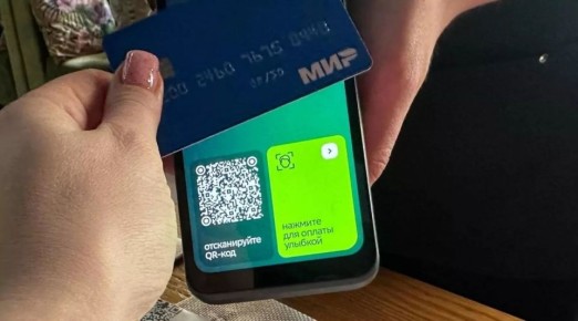 Бийчанин потерял карту, а злоумышленница 8 раз расплатилась ей