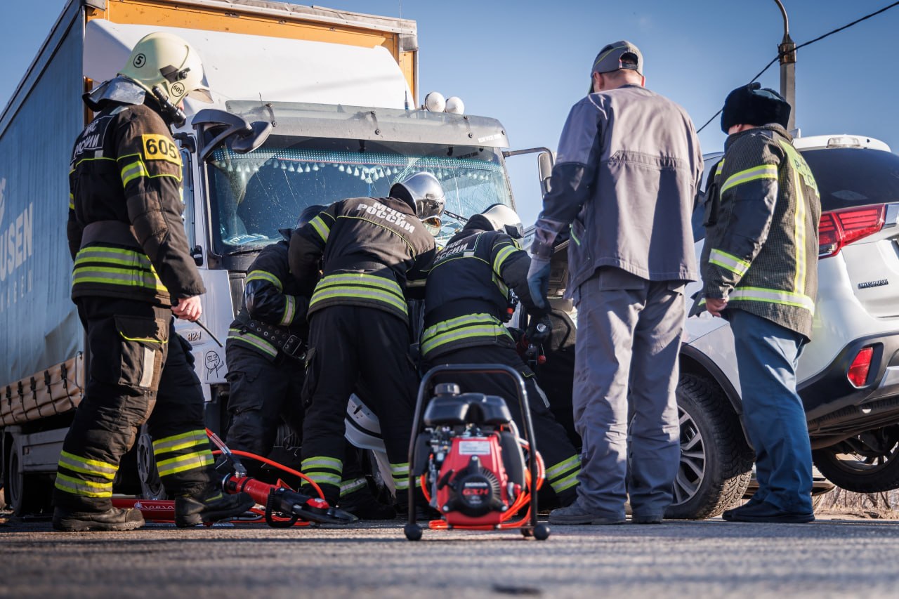 Еще кадры с места ДТП от пожарного репортёра Владимира Игнатова Еще кадры с места ДТП от пожарного репортёра Владимира Игнатова