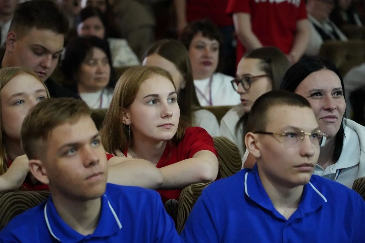 Локтевский район вчера стал местом концентрации самых подкованных в области избирательного права школьников и студентов Локтевский район вчера стал местом концентрации самых подкованных в области избирательного права школьников и студентов