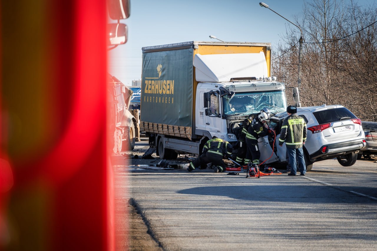 Еще кадры с места ДТП от пожарного репортёра Владимира Игнатова Еще кадры с места ДТП от пожарного репортёра Владимира Игнатова