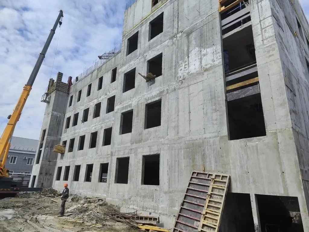 "Продолжается строительство" "Продолжается строительство"