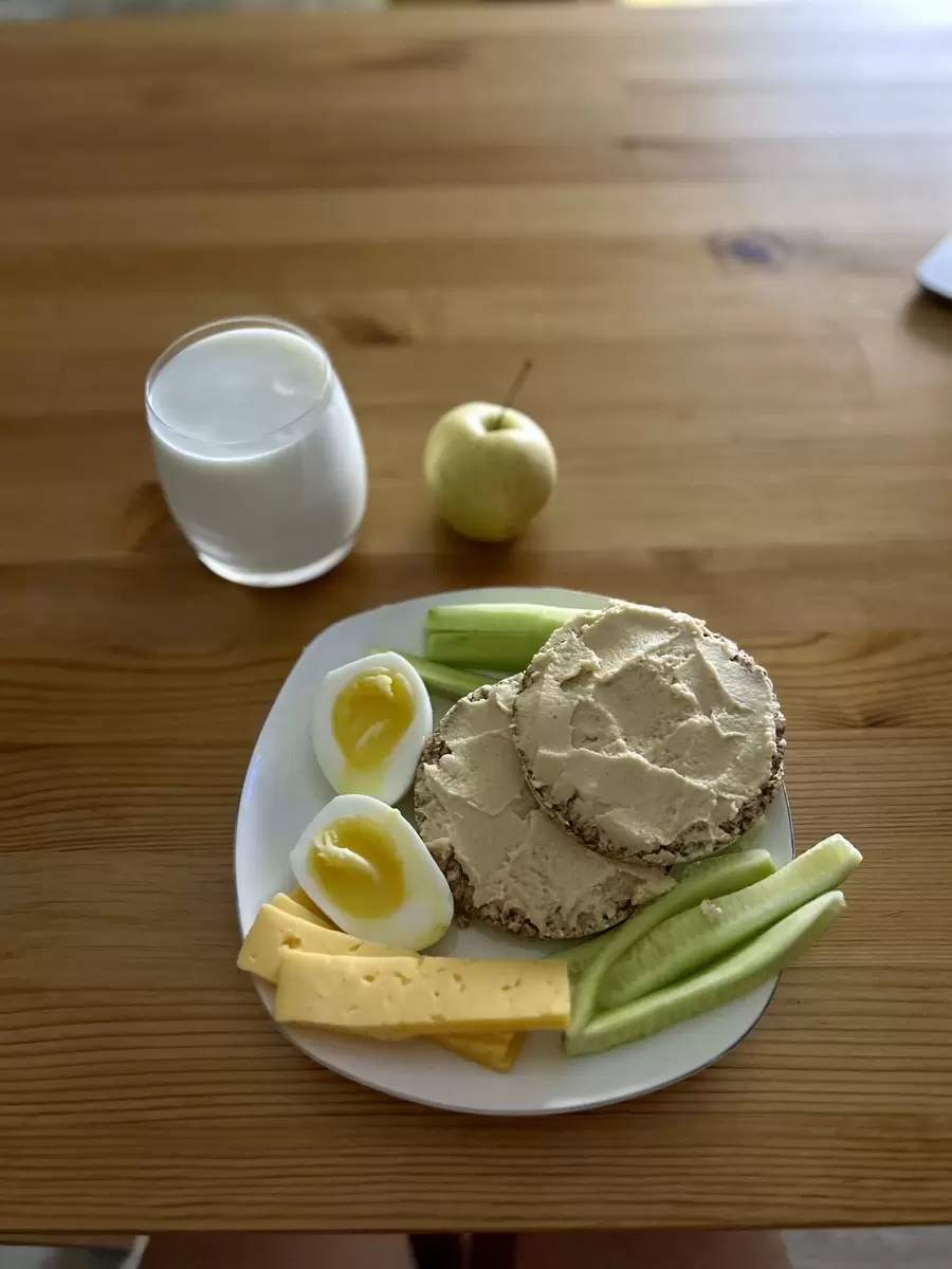 Кефир на ночь: полезный ритуал или источник проблем?