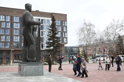 Память узников фашистских концлагерей почтили на Мемориале Славы в Барнауле