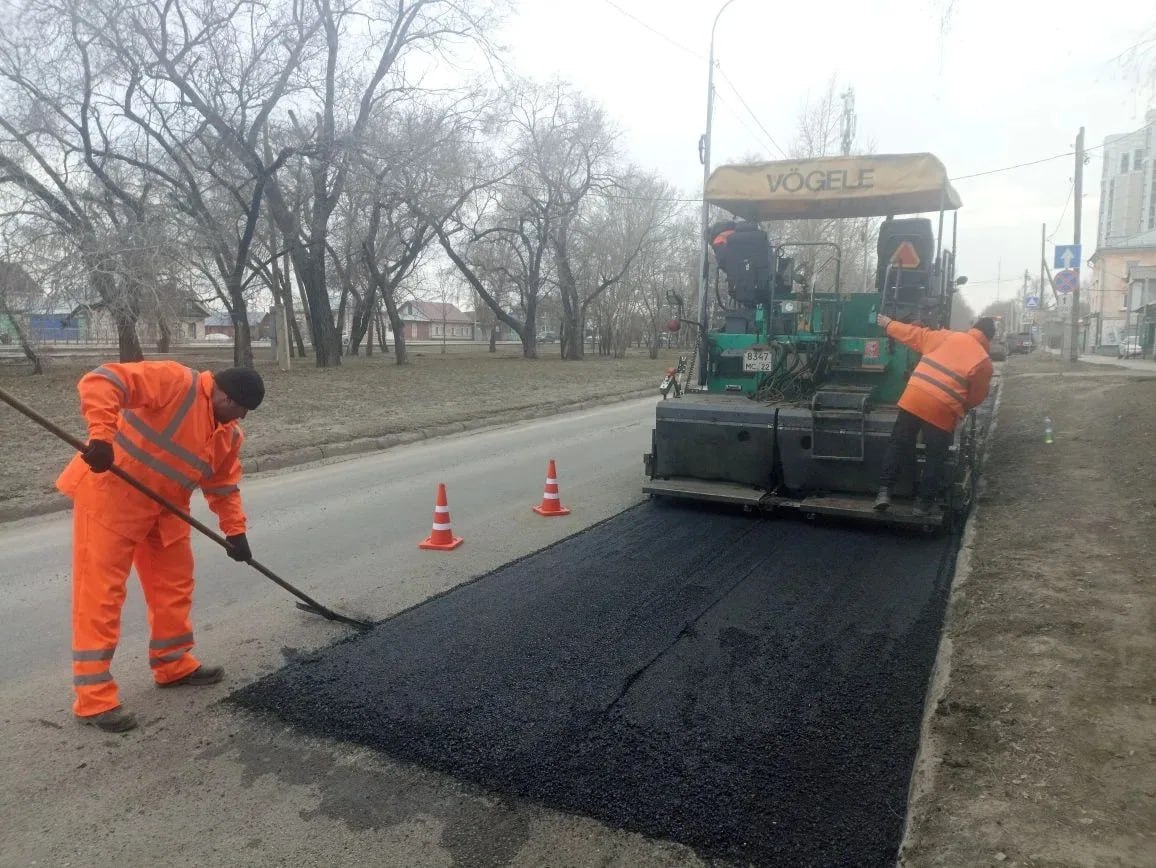 В Барнауле приступили к ремонту дорог с использованием горячего асфальта В Барнауле приступили к ремонту дорог с использованием горячего асфальта