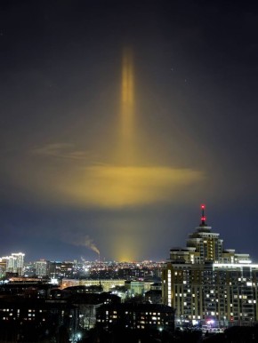 Вот такое необычное свечение сегодня в небе от теплиц