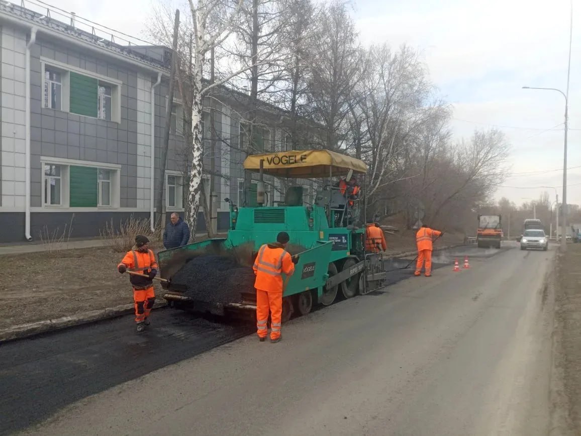В Барнауле приступили к ремонту дорог с использованием горячего асфальта В Барнауле приступили к ремонту дорог с использованием горячего асфальта