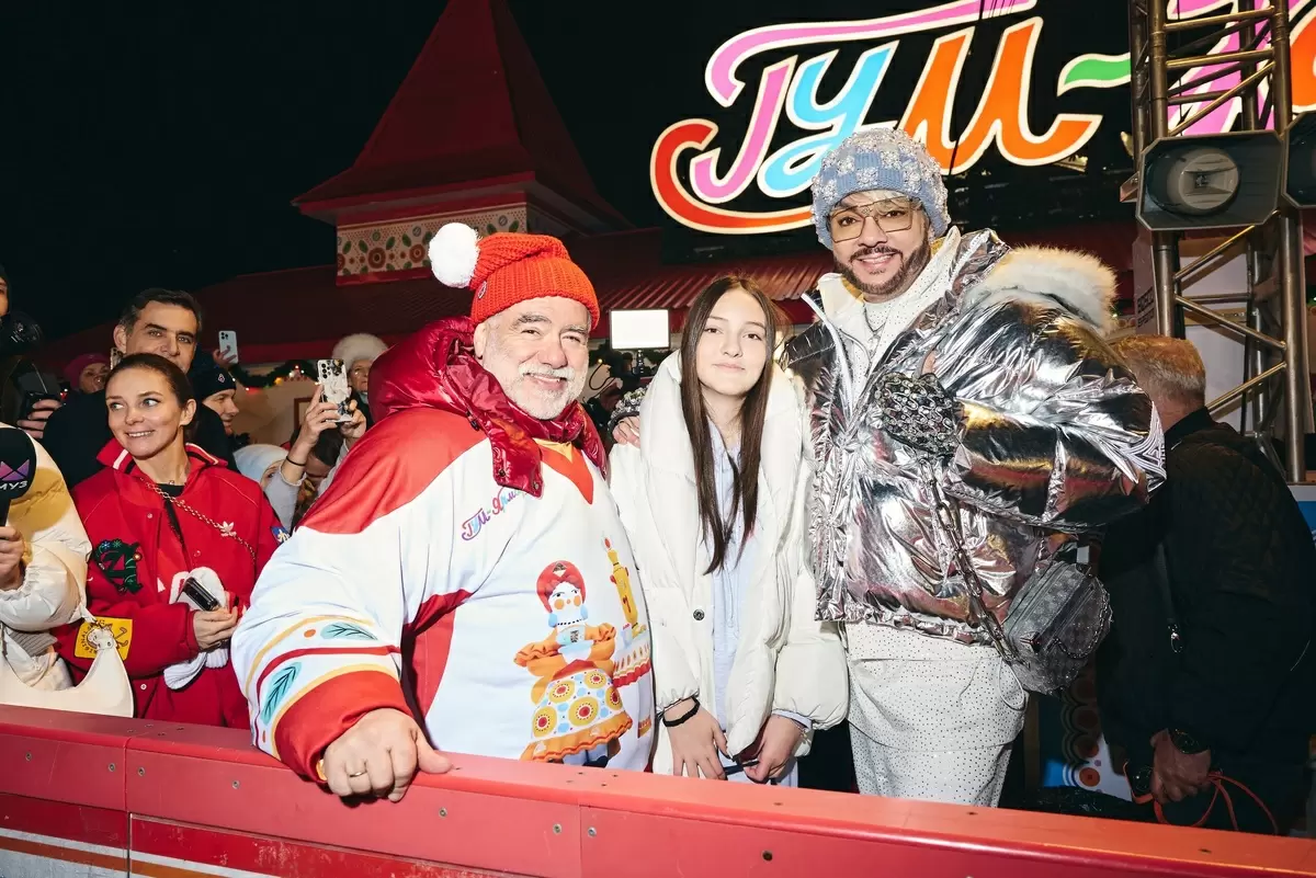 Зимние праздники в Москве: аукцион «Друзья», ГУМ-каток и гуляния с Ксенией Чилингаровой