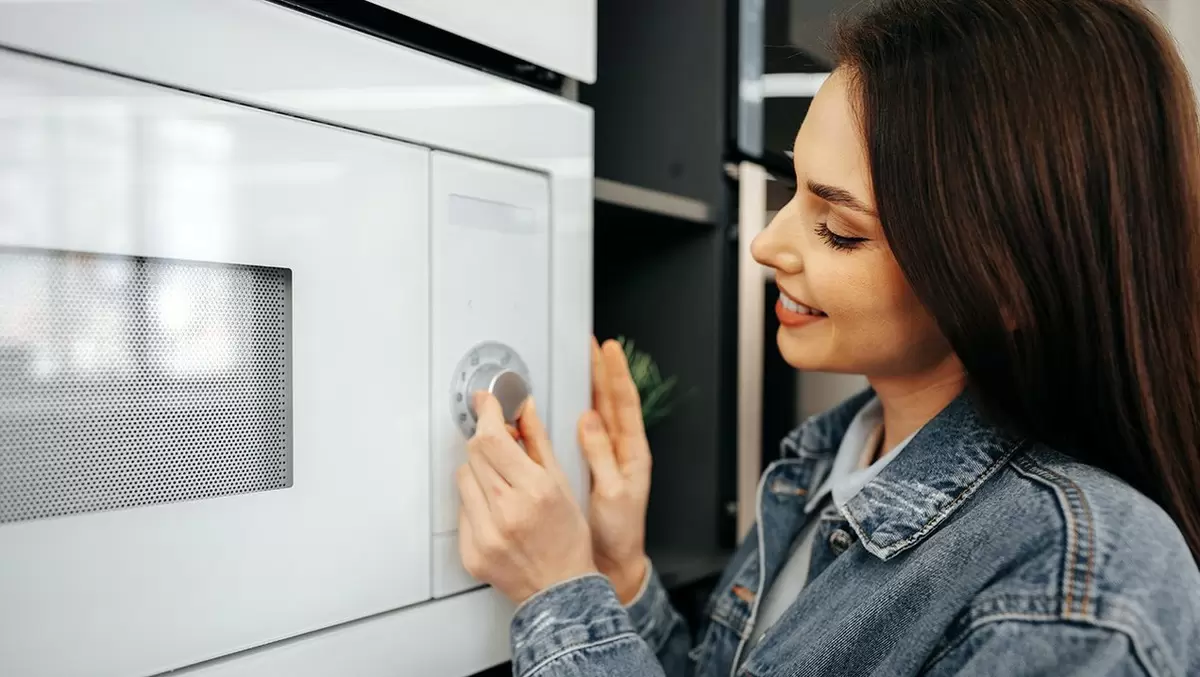 Пища на микроволновой крышке: как избежать отравления