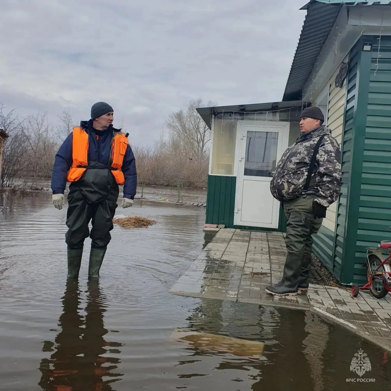 Уже более 100 домов и почти 300 участков подтоплены в регионе Уже более 100 домов и почти 300 участков подтоплены в регионе