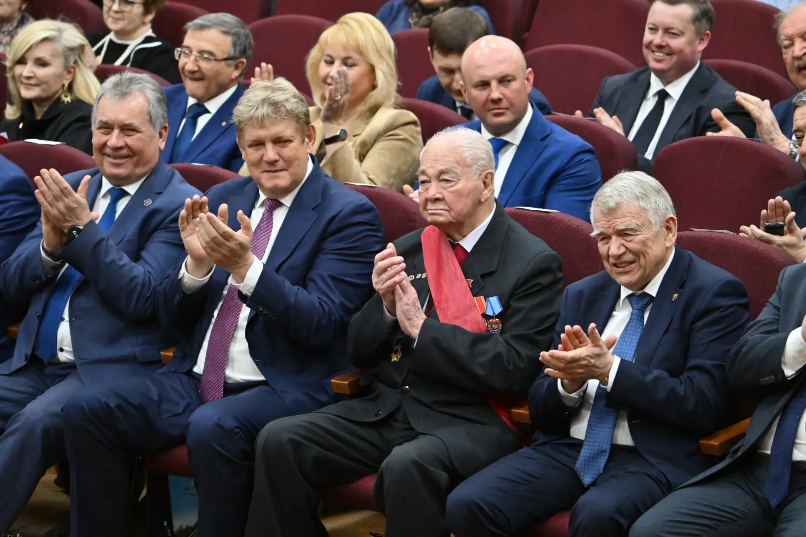 В Алтайском крае поздравили знаменитого ученого Геннадия Саковича с 95-летием В Алтайском крае поздравили знаменитого ученого Геннадия Саковича с 95-летием