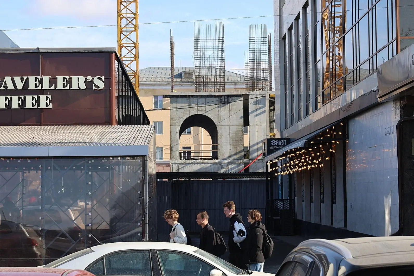 Здание нового ЦУМа в центре Барнауле продолжает расти Здание нового ЦУМа в центре Барнауле продолжает расти