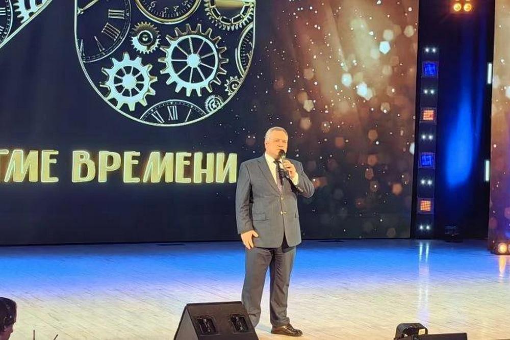 Алтайскому краевому дворцу творчества детей и молодежи – 90 лет Алтайскому краевому дворцу творчества детей и молодежи – 90 лет