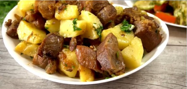 Лето на вашей кухне: как сделать казан-кебаб с картофелем и мясом