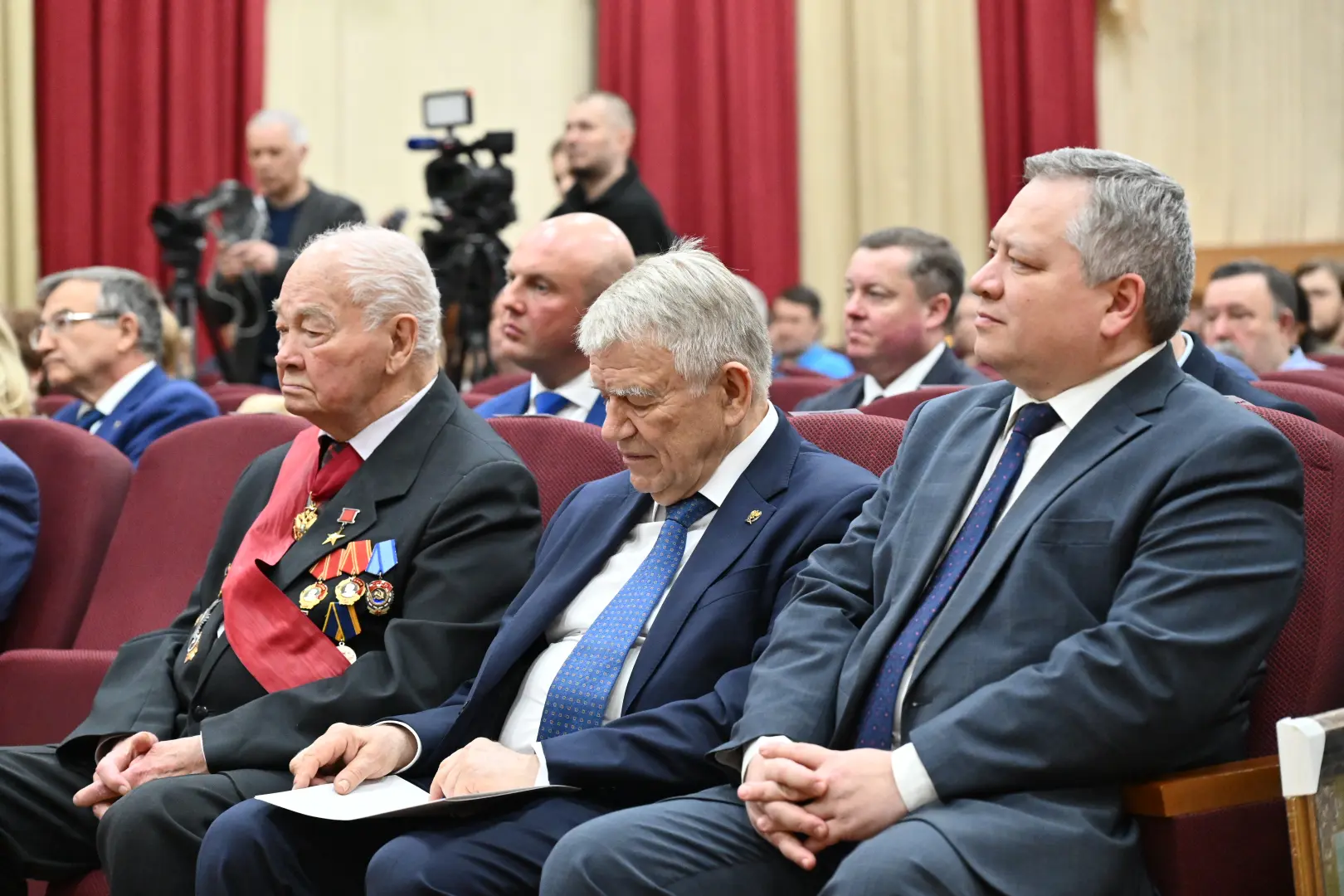 В Алтайском крае поздравили знаменитого ученого Геннадия Саковича с 95-летием В Алтайском крае поздравили знаменитого ученого Геннадия Саковича с 95-летием