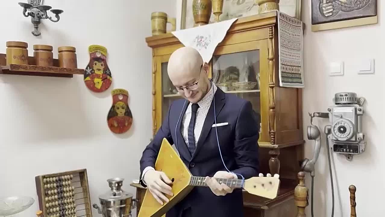 Бийчанин Иван Дмитриев одержал победу в краевом конкурсе «Учитель года 2026»