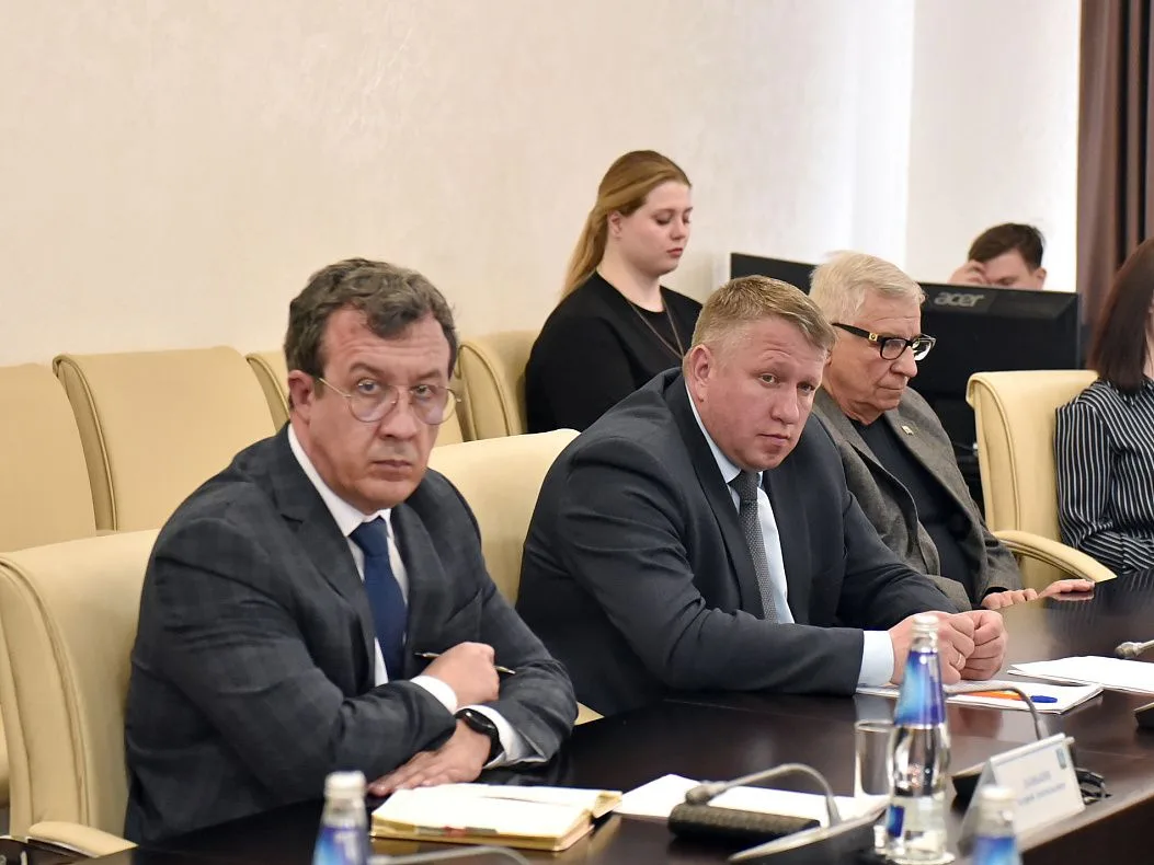 Вячеслав Франк отметил, что Барнаул обязательно примет участие в этой патриотической акции в этом году и поручил комитету по благоустройству проработать план проведения акции во всех районах города Вячеслав Франк отметил, что Барнаул обязательно примет участие в этой патриотической акции в этом году и поручил комитету по благоустройству проработать план проведения акции во всех районах города