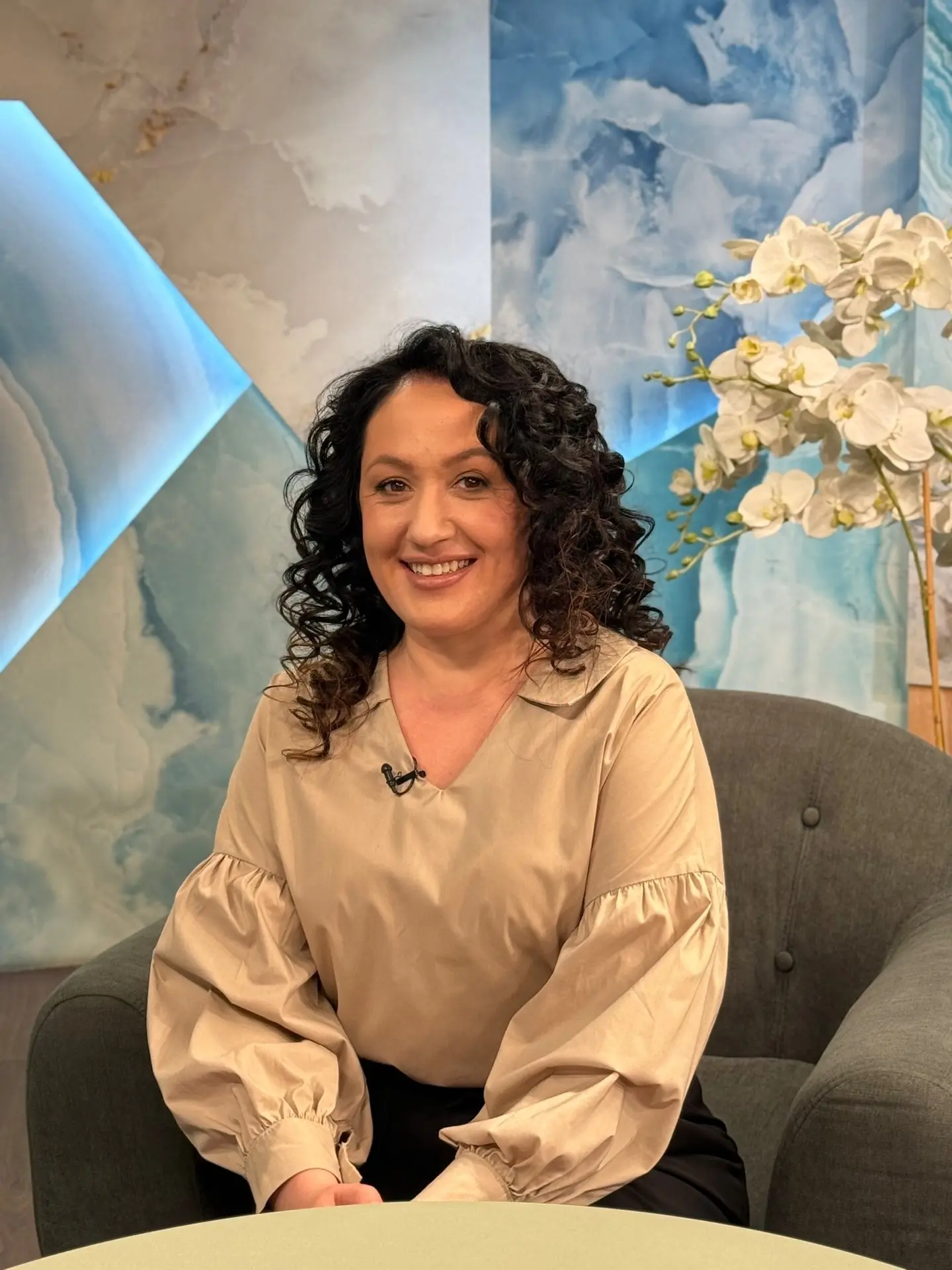 Нас с детства учили: когда суп заканчивается, тарелку нужно аккуратно наклонить от себя