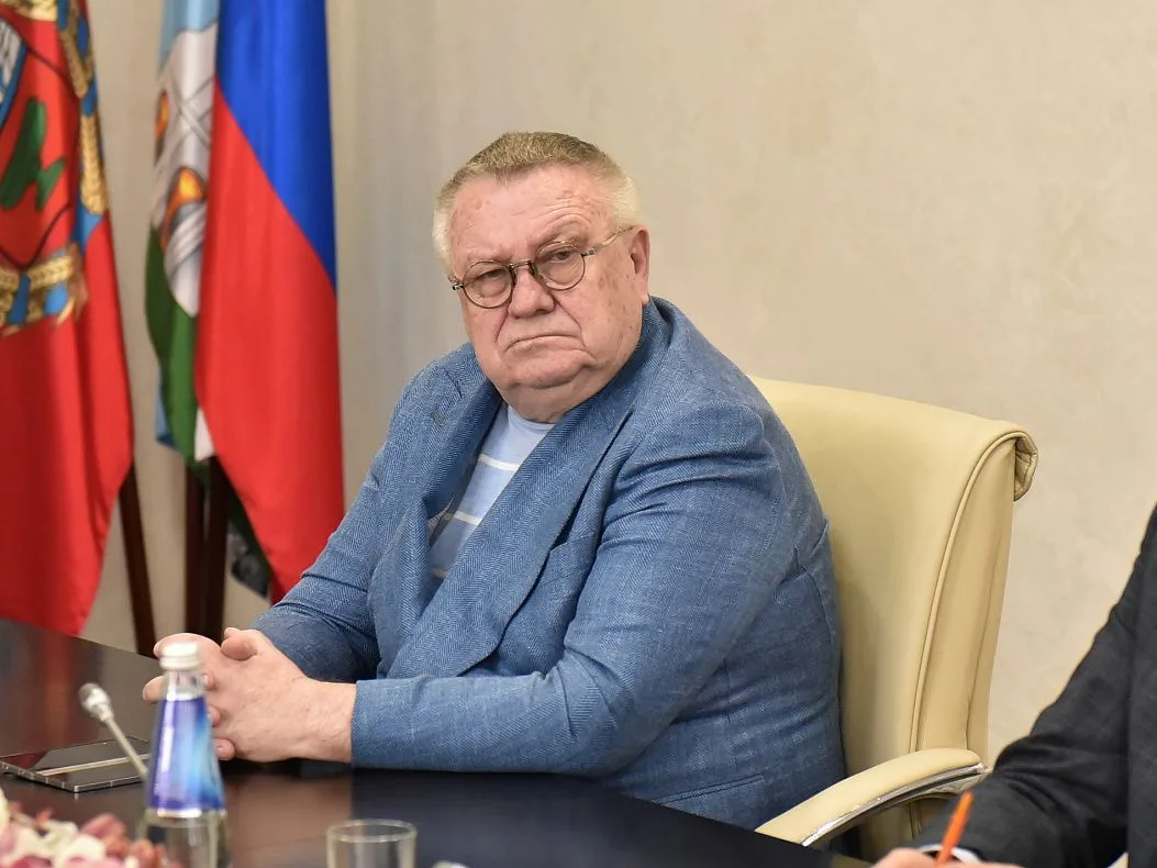 Вячеслав Франк отметил, что Барнаул обязательно примет участие в этой патриотической акции в этом году и поручил комитету по благоустройству проработать план проведения акции во всех районах города Вячеслав Франк отметил, что Барнаул обязательно примет участие в этой патриотической акции в этом году и поручил комитету по благоустройству проработать план проведения акции во всех районах города