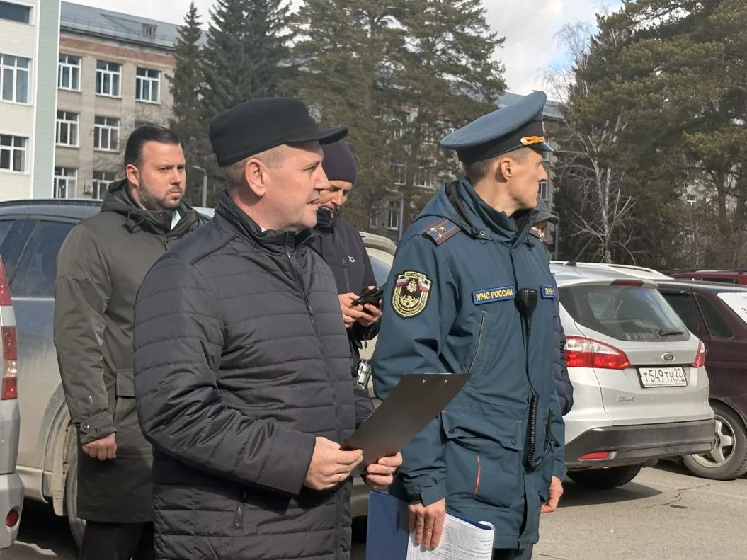 В Барнауле провели штабную тренировку по тушению лесных пожаров В Барнауле провели штабную тренировку по тушению лесных пожаров
