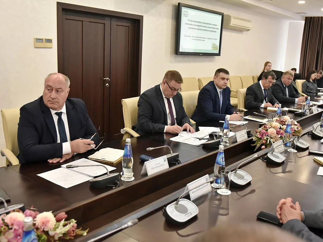 Благоустройство города в весенне-летний период обсудили в администрации Барнаула Благоустройство города в весенне-летний период обсудили в администрации Барнаула