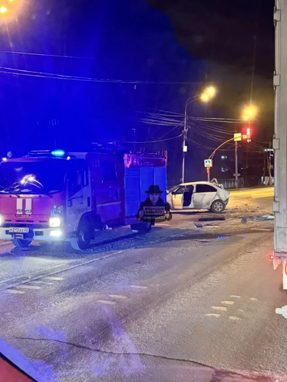 Пьяный водитель кроссовера устроил жесткое ДТП на Павловском тракте в Барнауле Пьяный водитель кроссовера устроил жесткое ДТП на Павловском тракте в Барнауле