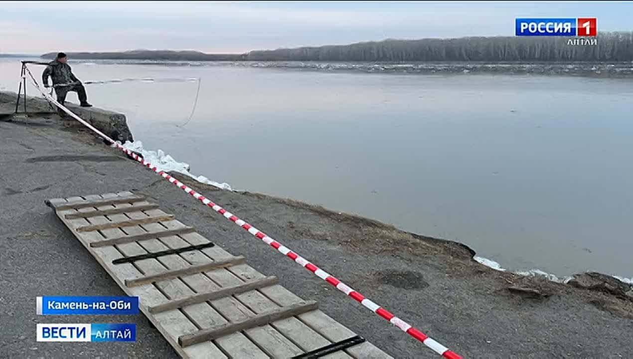 В Камне-на-Оби обрушилась набережная
