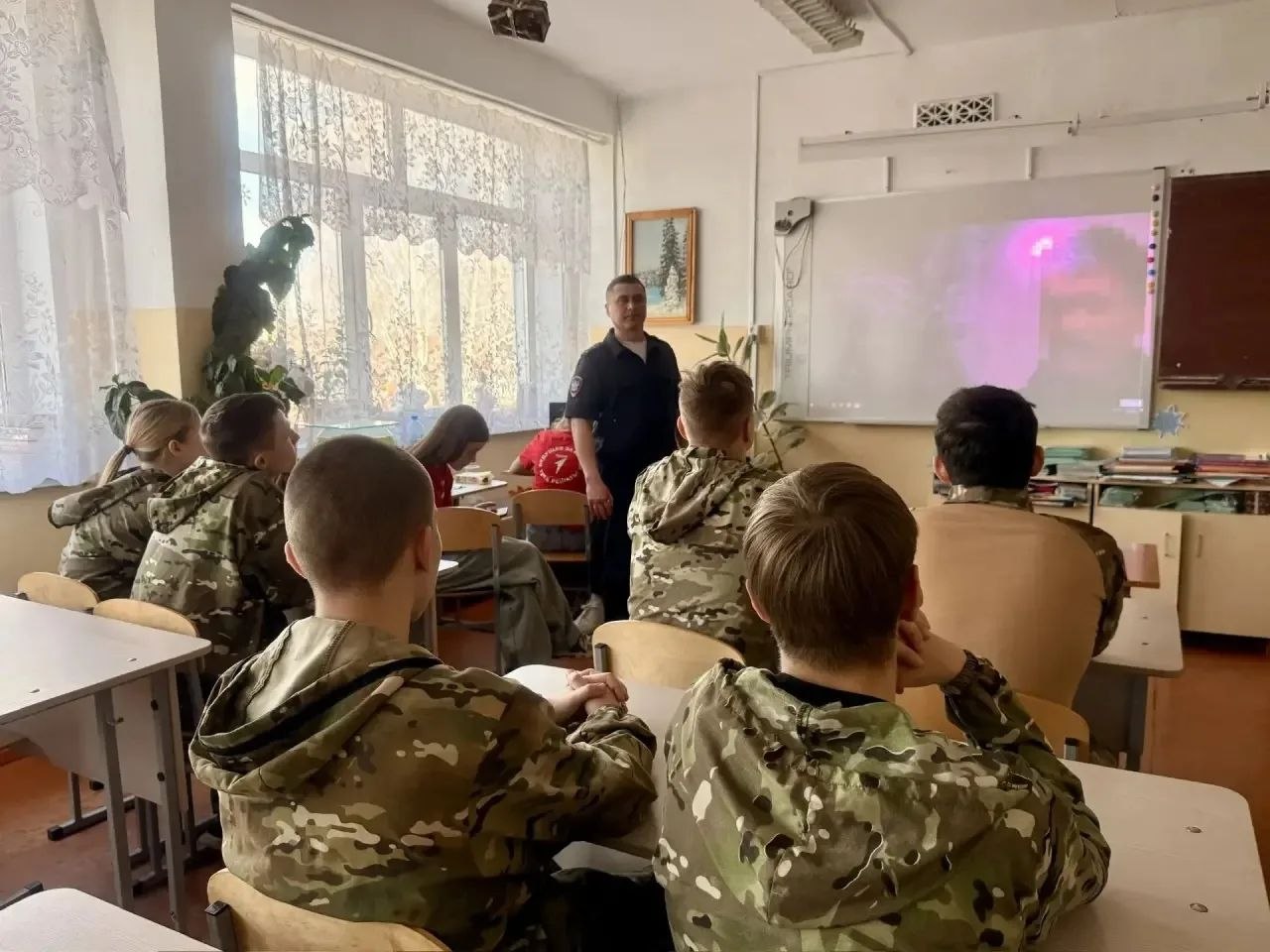 На Алтае транспортные полицейские приняли участие в военно-патриотической игре «Зарница 2.0» На Алтае транспортные полицейские приняли участие в военно-патриотической игре «Зарница 2.0»