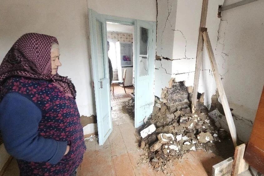 Постельное белье пострадавшим от паводка и обход домов – алтайские депутаты побывали в поселке в Бийском районе, еще недавно стоявшим в воде Постельное белье пострадавшим от паводка и обход домов – алтайские депутаты побывали в поселке в Бийском районе, еще недавно стоявшим в воде