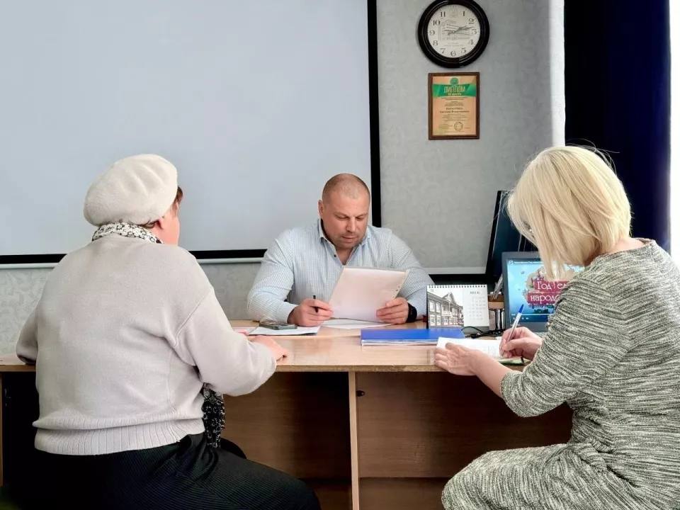 Барнаульские депутаты и жители вместе решают городские задачи — от благоустройства до социальной помощи Барнаульские депутаты и жители вместе решают городские задачи — от благоустройства до социальной помощи