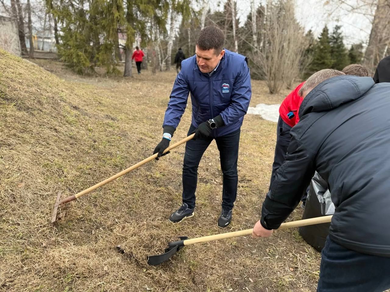 Барнаульские депутаты и жители вместе решают городские задачи — от благоустройства до социальной помощи Барнаульские депутаты и жители вместе решают городские задачи — от благоустройства до социальной помощи
