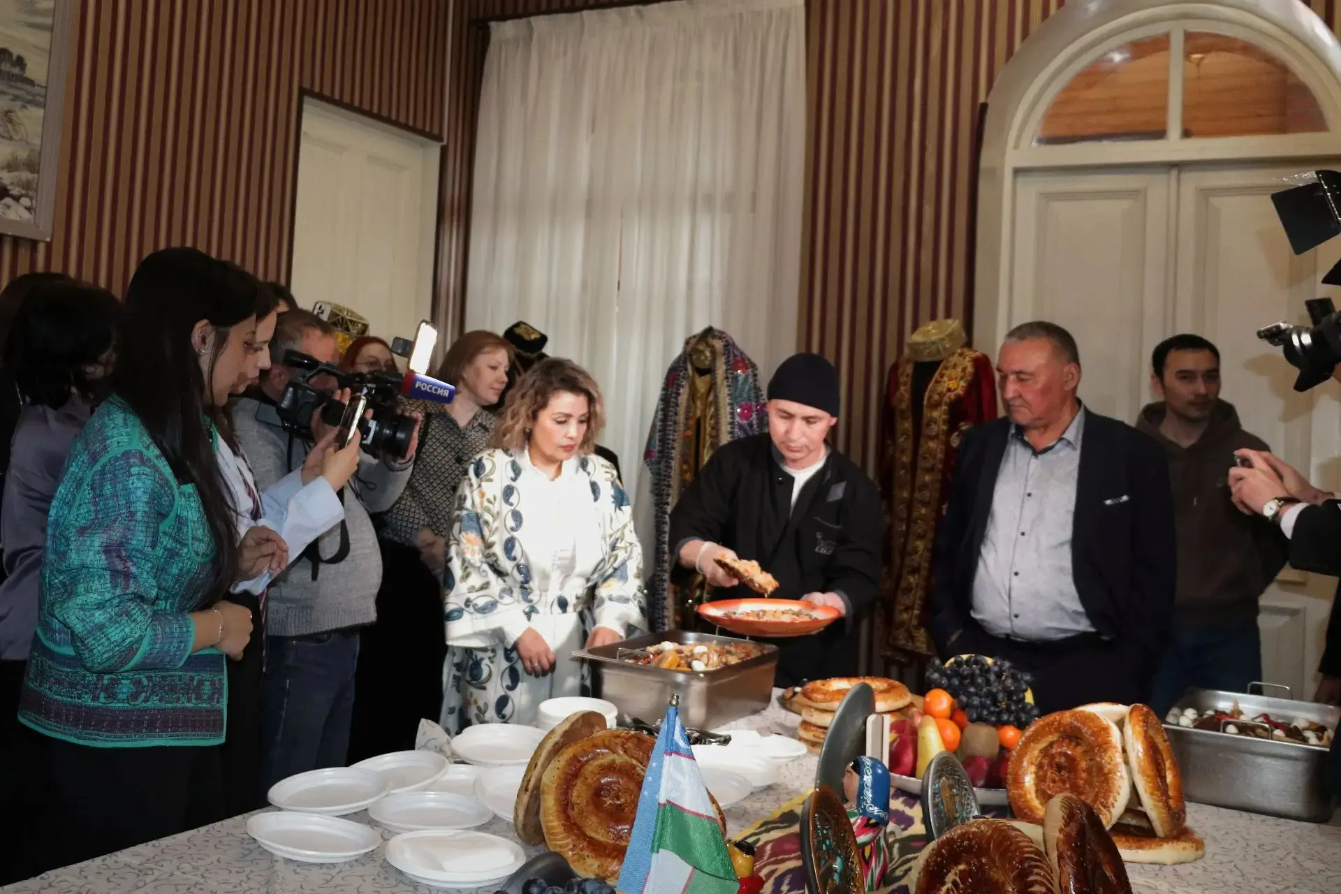 В Алтайском крае впервые представили культурный и туристический потенциал Узбекистана В Алтайском крае впервые представили культурный и туристический потенциал Узбекистана