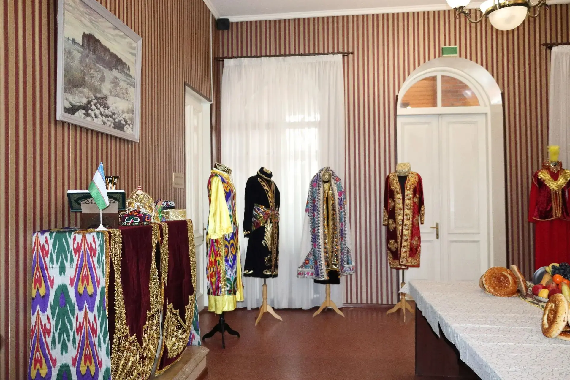 В Алтайском крае впервые представили культурный и туристический потенциал Узбекистана В Алтайском крае впервые представили культурный и туристический потенциал Узбекистана