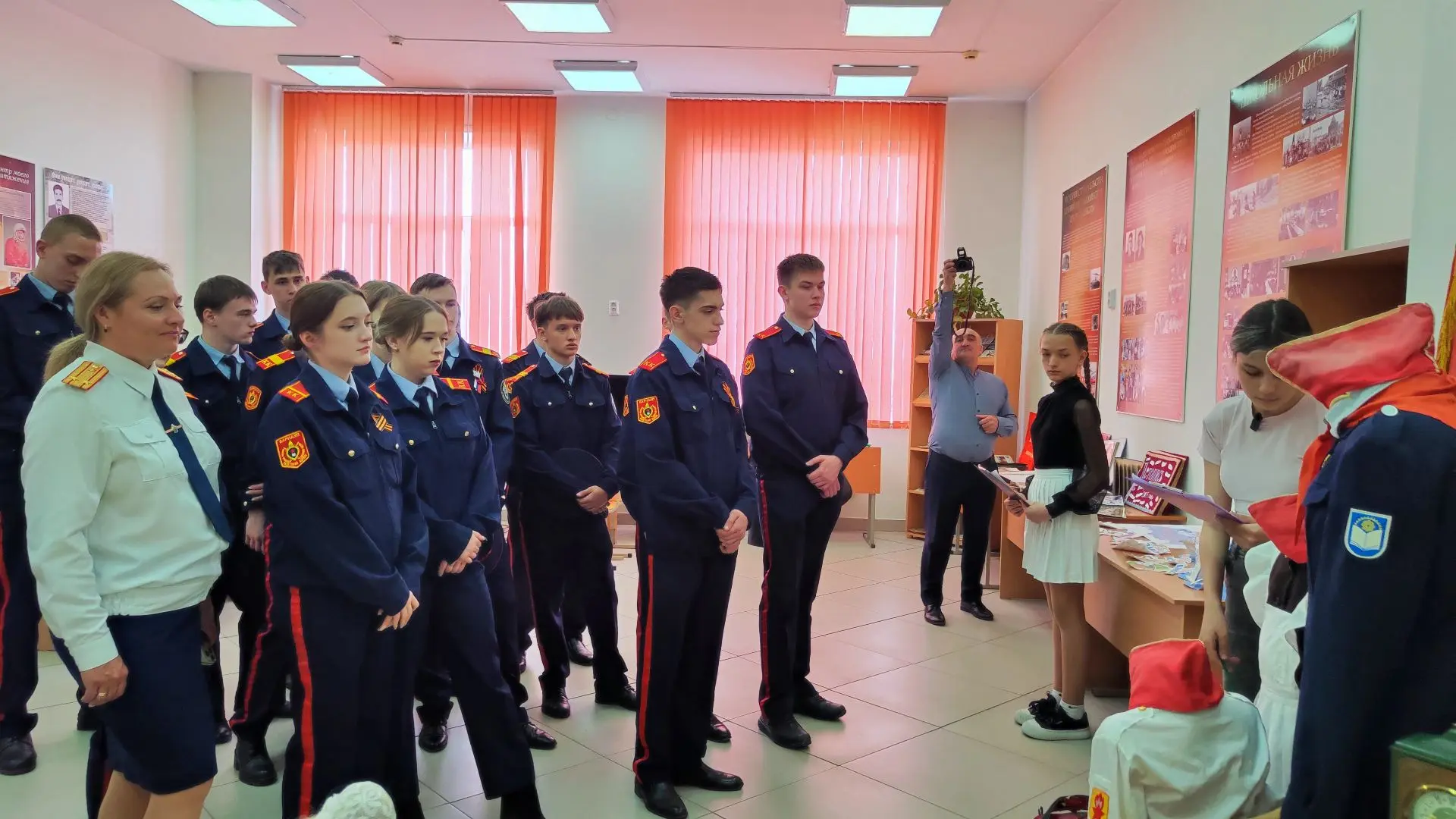 Офицеры следственного управления СК России по Алтайскому краю и кадеты профильного класса посетили малую родину ветерана Великой Отечественной войны Алексея Ивановича Скурлатова — прообраза памятника «Алёша» Офицеры следственного управления СК России по Алтайскому краю и кадеты профильного класса посетили малую родину ветерана Великой Отечественной войны Алексея Ивановича Скурлатова — прообраза памятника «Алёша»