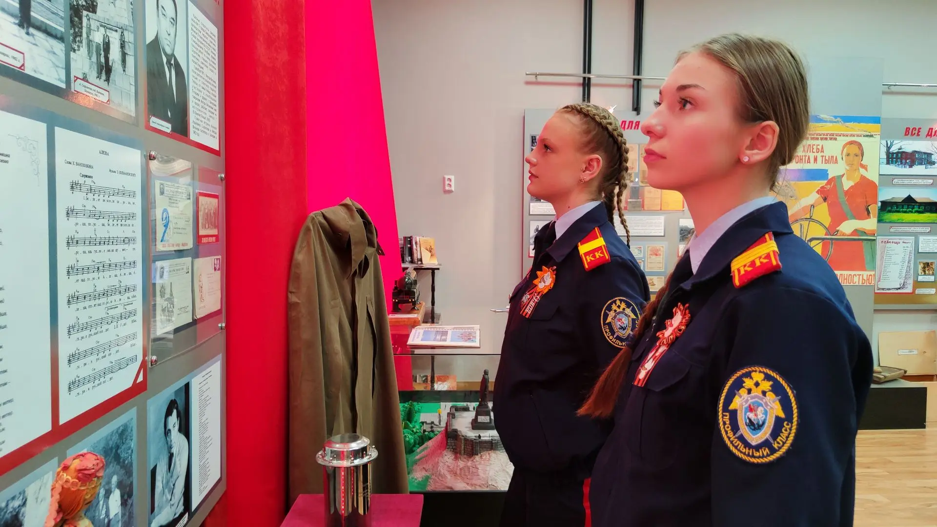 Офицеры следственного управления СК России по Алтайскому краю и кадеты профильного класса посетили малую родину ветерана Великой Отечественной войны Алексея Ивановича Скурлатова — прообраза памятника «Алёша» Офицеры следственного управления СК России по Алтайскому краю и кадеты профильного класса посетили малую родину ветерана Великой Отечественной войны Алексея Ивановича Скурлатова — прообраза памятника «Алёша»