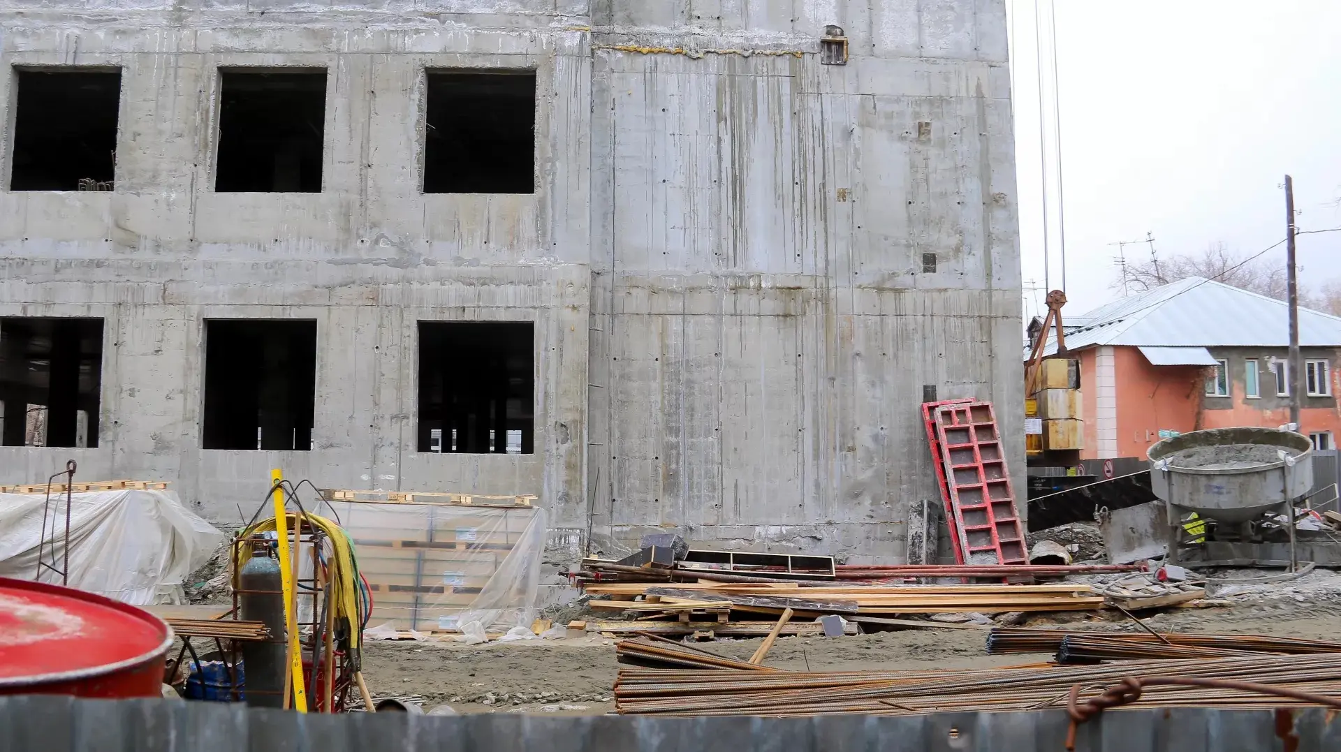 В тихом центре Барнаула строят новую офтальмологию В тихом центре Барнаула строят новую офтальмологию