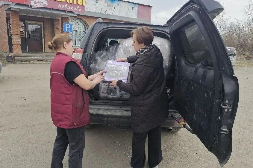 Постельное белье пострадавшим от паводка и обход домов – алтайские депутаты побывали в поселке в Бийском районе, еще недавно стоявшим в воде Постельное белье пострадавшим от паводка и обход домов – алтайские депутаты побывали в поселке в Бийском районе, еще недавно стоявшим в воде