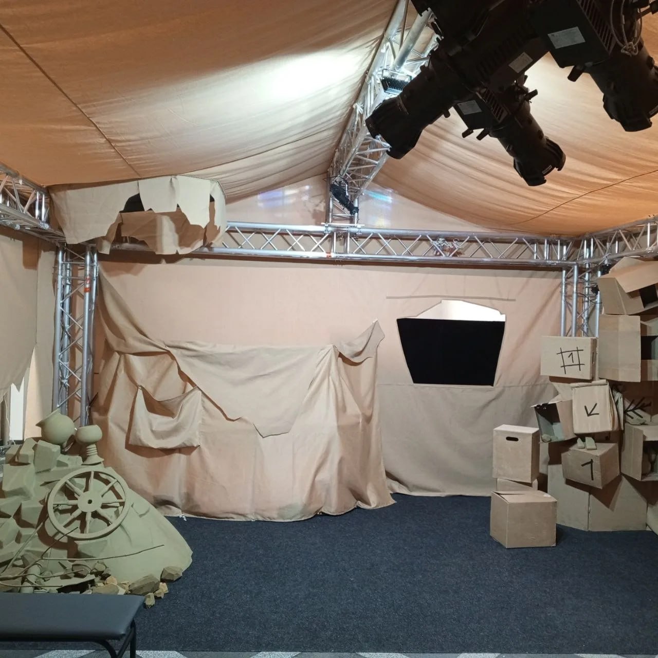 В театре кукол "Сказка" готовятся к премьере — спектаклю про Денисову пещеру В театре кукол "Сказка" готовятся к премьере — спектаклю про Денисову пещеру