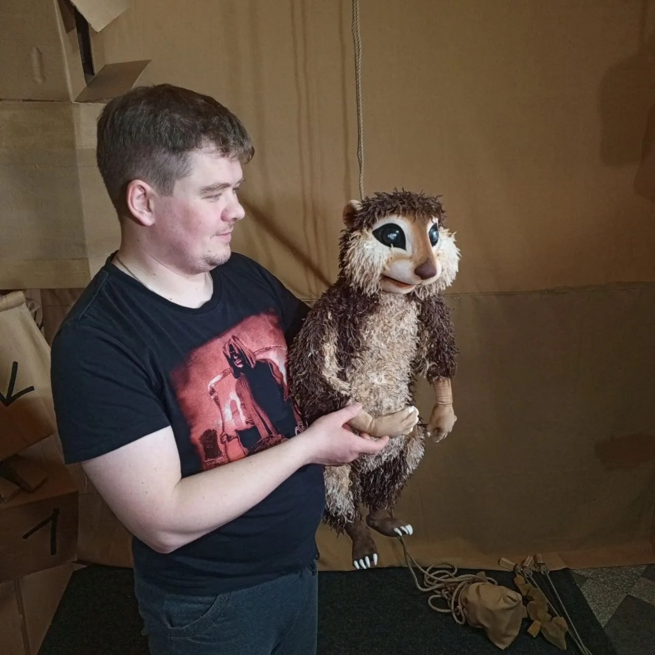 В театре кукол "Сказка" готовятся к премьере — спектаклю про Денисову пещеру В театре кукол "Сказка" готовятся к премьере — спектаклю про Денисову пещеру