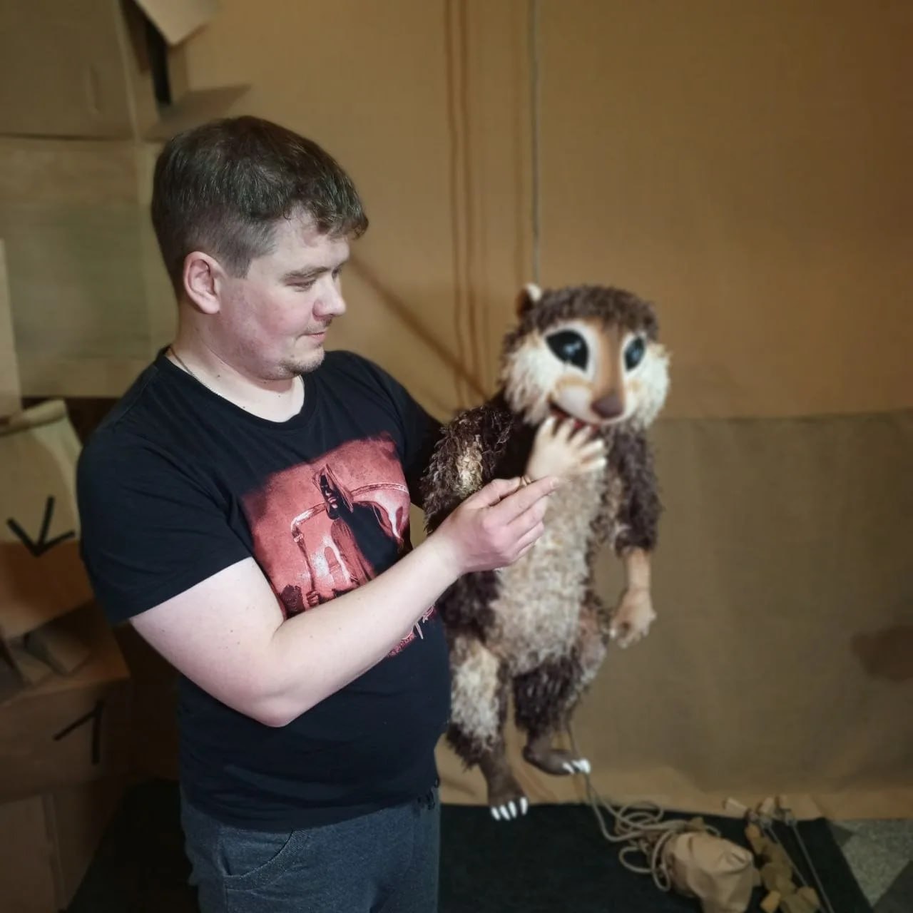 В театре кукол "Сказка" готовятся к премьере — спектаклю про Денисову пещеру В театре кукол "Сказка" готовятся к премьере — спектаклю про Денисову пещеру