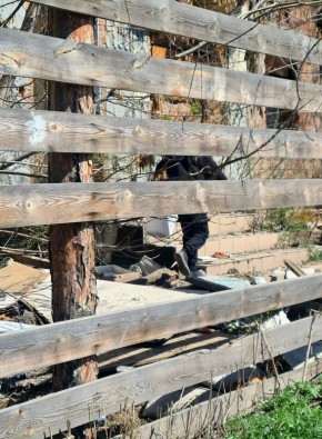 Бийчане требуют оградить аварийный дом на ул. Разина