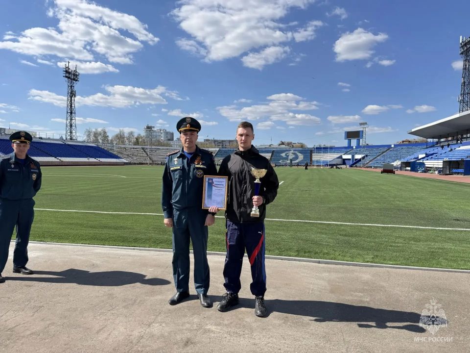 На «Динамо» определили самых быстрых огнеборцев первого пожарно-спасательного отряда На «Динамо» определили самых быстрых огнеборцев первого пожарно-спасательного отряда