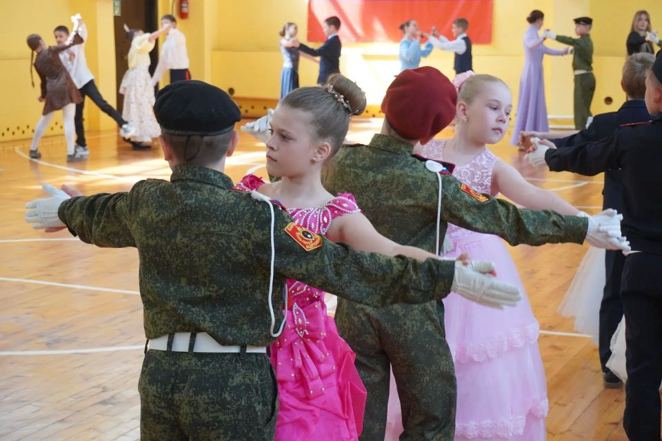 В Барнауле впервые прошел кадетский бал на городском уровне В Барнауле впервые прошел кадетский бал на городском уровне