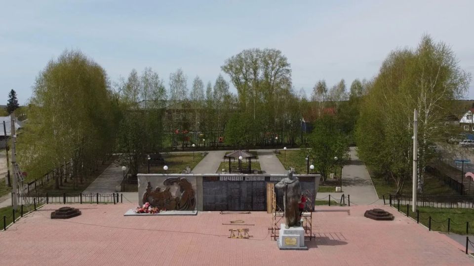 Мемориалы погибшим в Великой Отечественной войне солдатам восстанавливают в Первомайском районе