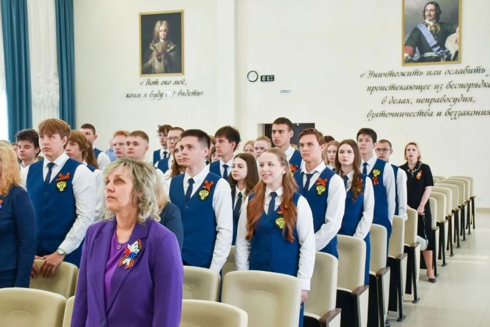 Учащиеся профильных «Прокурорских классов» завершили обучение и получили свидетельства о присвоении первой рабочей профессии – «частный детектив» Учащиеся профильных «Прокурорских классов» завершили обучение и получили свидетельства о присвоении первой рабочей профессии – «частный детектив»
