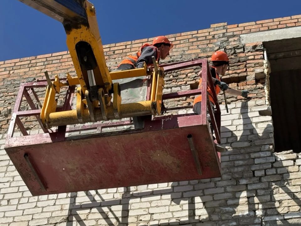 Школу в селе Советское, которая довела главу района до уголовки, починят капитально Школу в селе Советское, которая довела главу района до уголовки, починят капитально