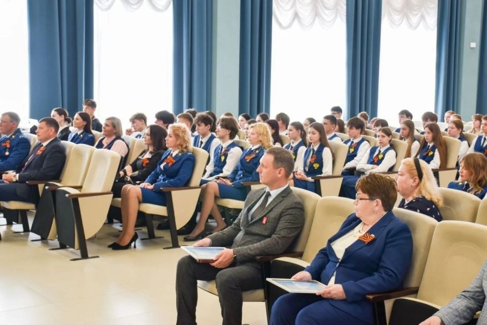 Учащиеся профильных «Прокурорских классов» завершили обучение и получили свидетельства о присвоении первой рабочей профессии – «частный детектив» Учащиеся профильных «Прокурорских классов» завершили обучение и получили свидетельства о присвоении первой рабочей профессии – «частный детектив»