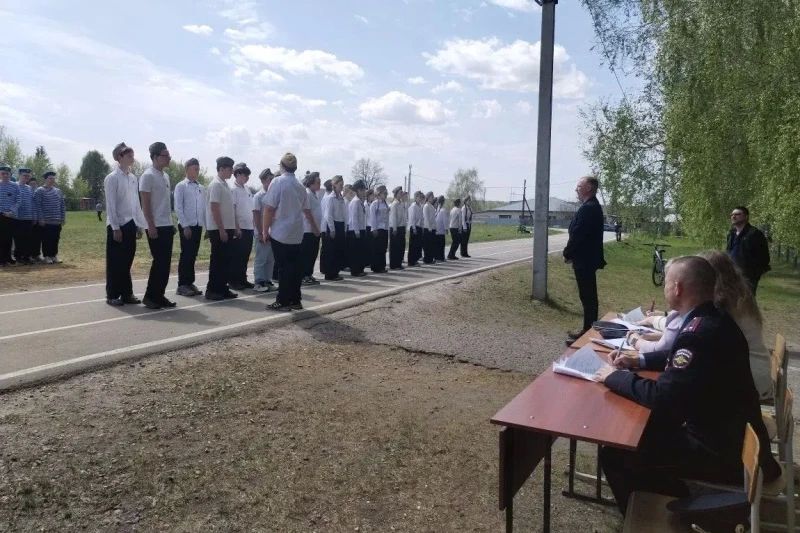 В Первомайском районе школьники приняли участие в смотре-конкурсе строевой песни В Первомайском районе школьники приняли участие в смотре-конкурсе строевой песни