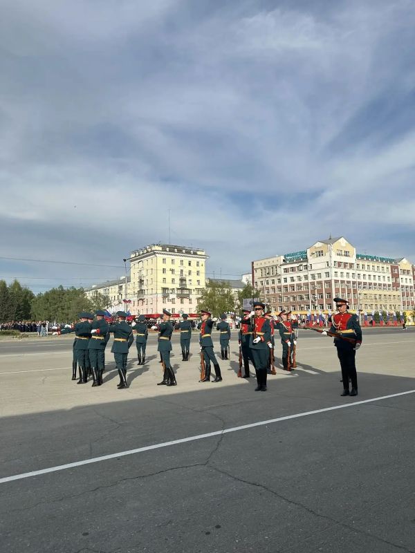 В Барнауле прошла генеральная репетиция торжественного построения войск Барнаульского гарнизона В Барнауле прошла генеральная репетиция торжественного построения войск Барнаульского гарнизона