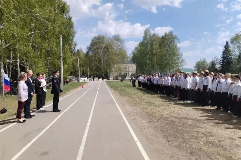 В Первомайском районе школьники приняли участие в смотре-конкурсе строевой песни В Первомайском районе школьники приняли участие в смотре-конкурсе строевой песни